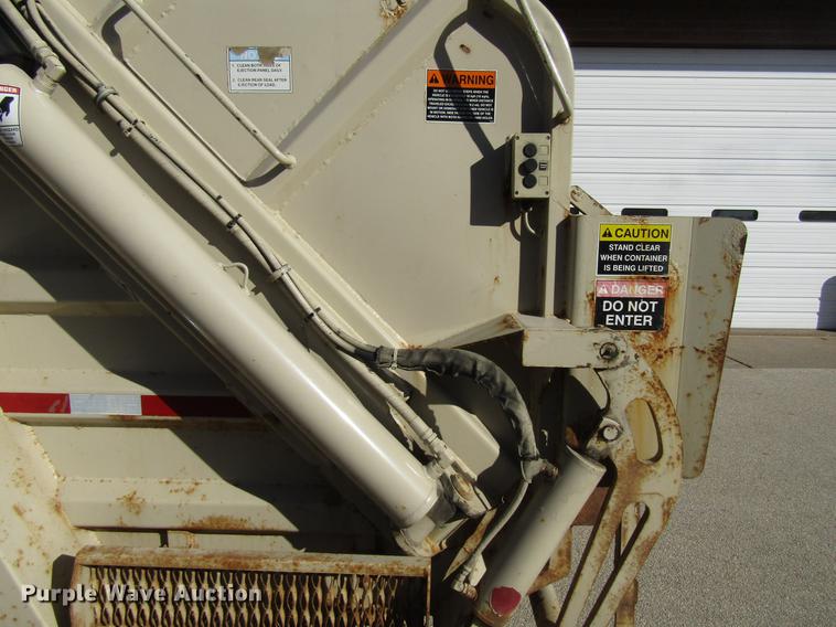 image for item EU9585 2007 International 7400 refuse truck