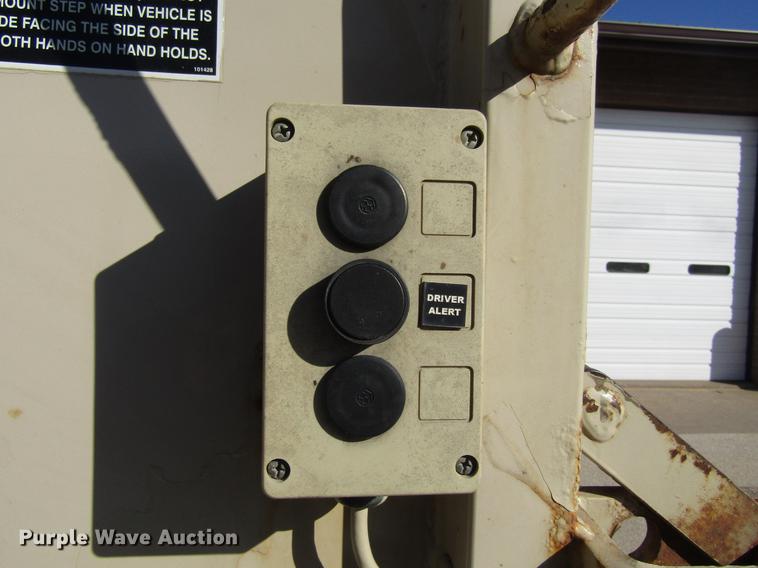 image for item EU9585 2007 International 7400 refuse truck