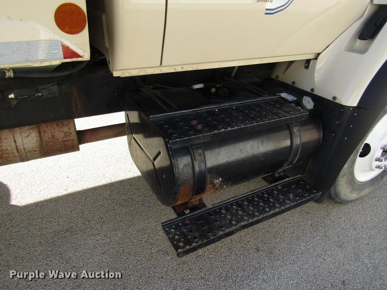 image for item EU9585 2007 International 7400 refuse truck