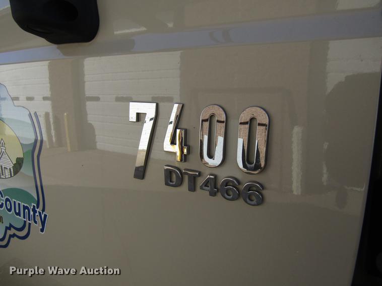 image for item EU9585 2007 International 7400 refuse truck