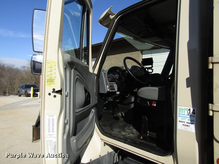 image for item EU9585 2007 International 7400 refuse truck