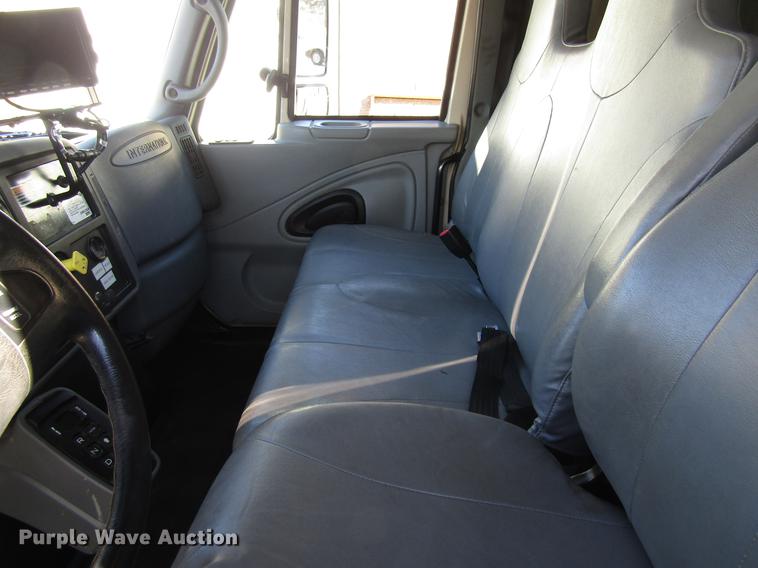 image for item EU9585 2007 International 7400 refuse truck