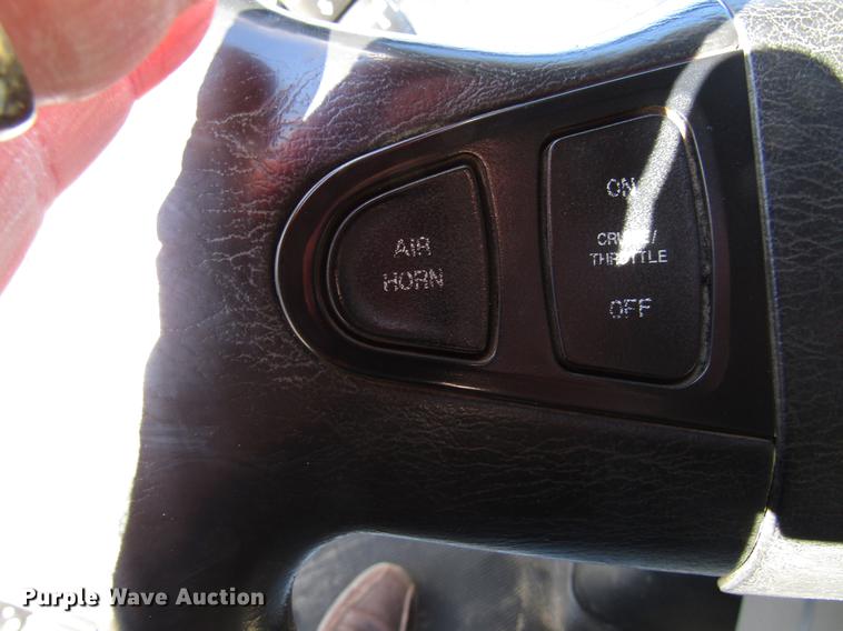 image for item EU9585 2007 International 7400 refuse truck