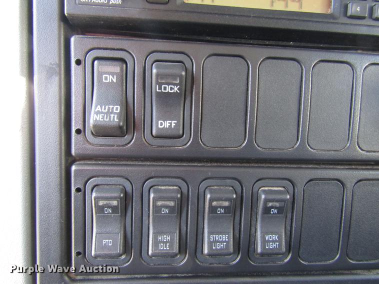 image for item EU9585 2007 International 7400 refuse truck