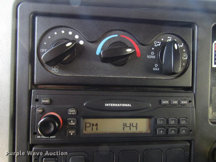 image for item EU9585 2007 International 7400 refuse truck