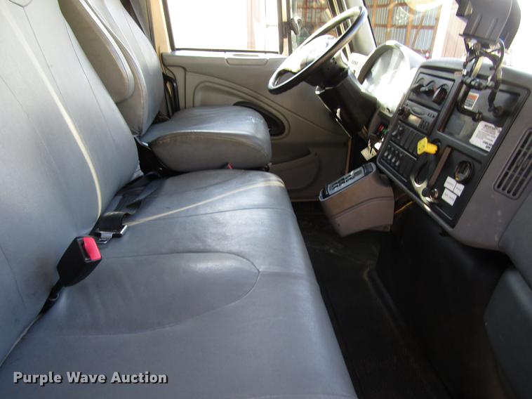 image for item EU9585 2007 International 7400 refuse truck