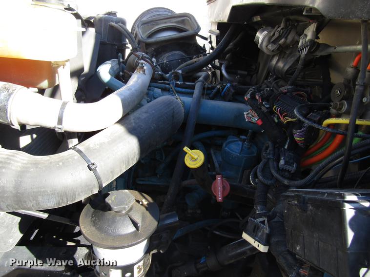 image for item EU9585 2007 International 7400 refuse truck