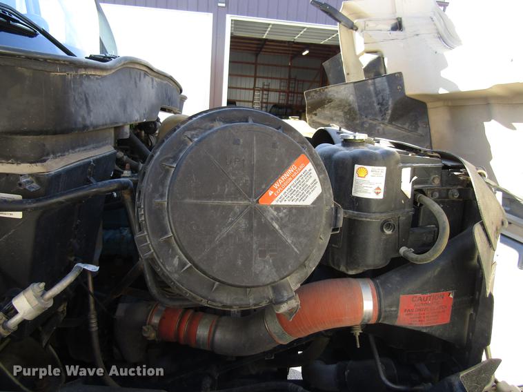 image for item EU9585 2007 International 7400 refuse truck