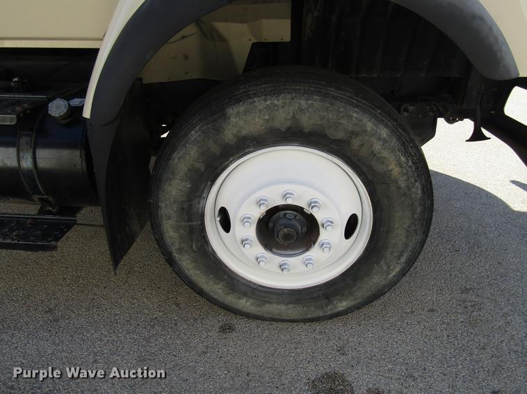 image for item EU9585 2007 International 7400 refuse truck