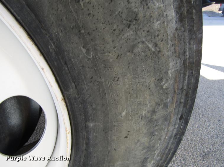 image for item EU9585 2007 International 7400 refuse truck