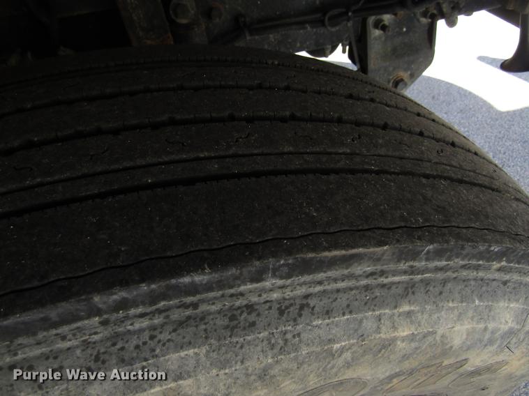 image for item EU9585 2007 International 7400 refuse truck