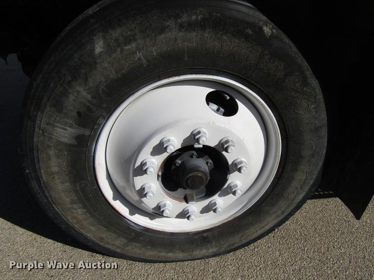 image for item EU9585 2007 International 7400 refuse truck