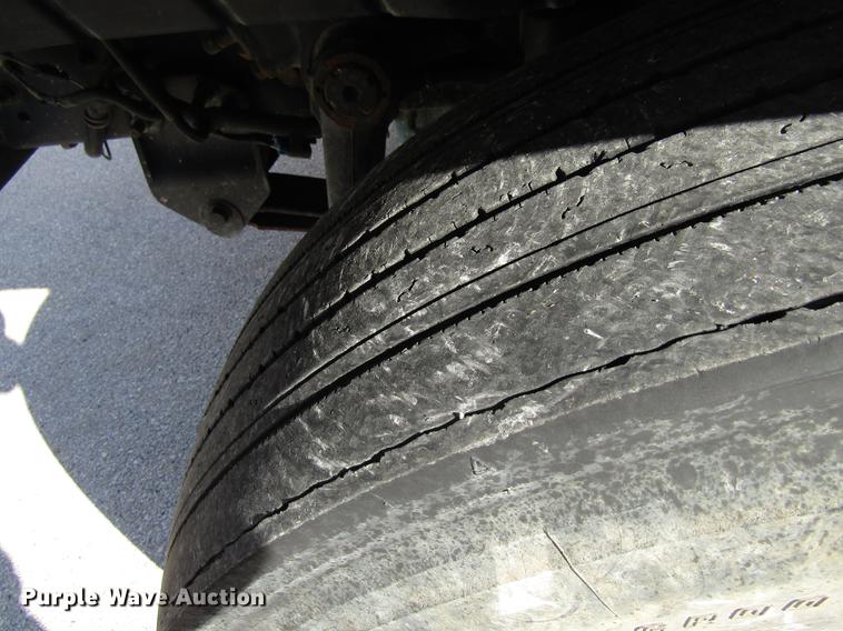 image for item EU9585 2007 International 7400 refuse truck