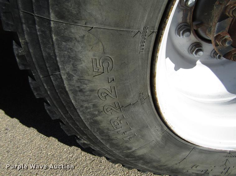 image for item EU9585 2007 International 7400 refuse truck