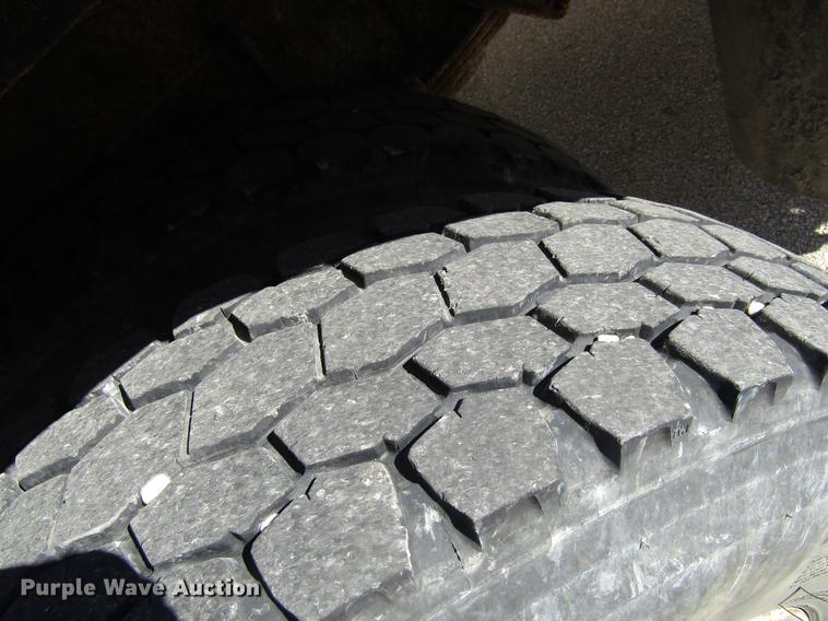 image for item EU9585 2007 International 7400 refuse truck