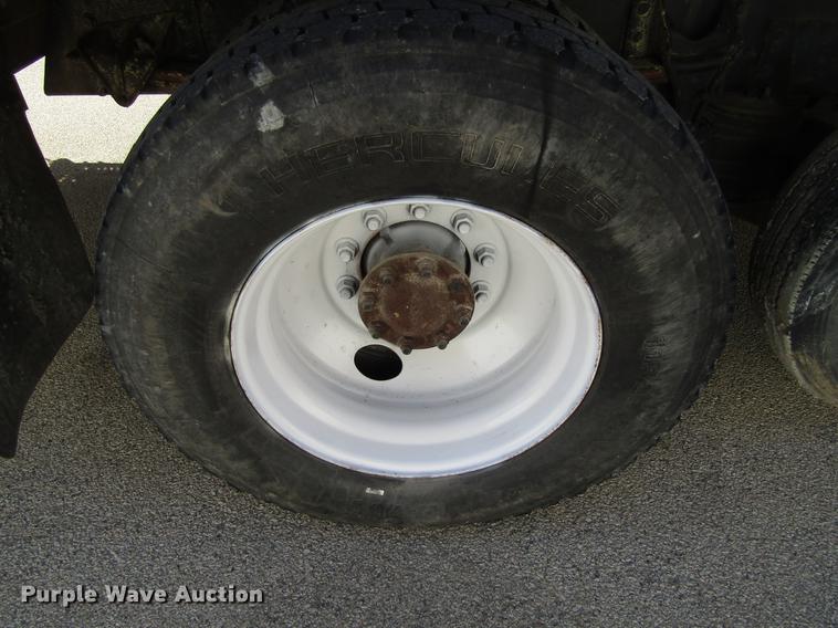 image for item EU9585 2007 International 7400 refuse truck