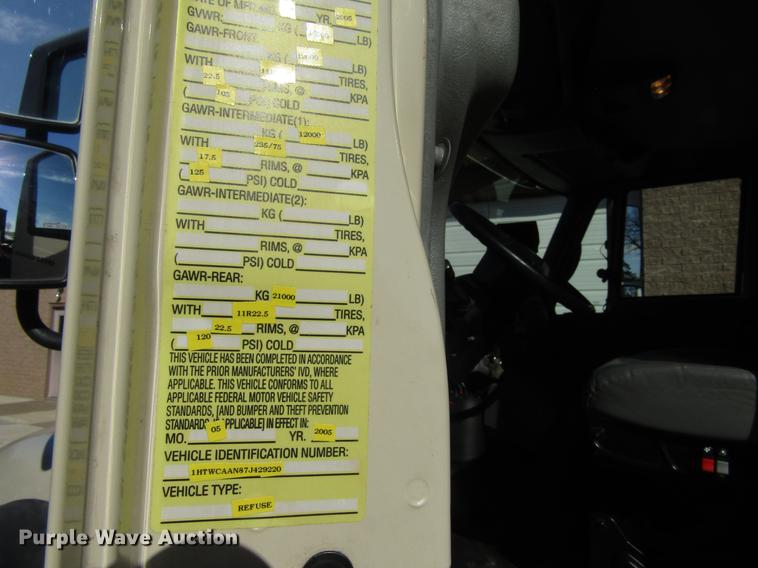 image for item EU9585 2007 International 7400 refuse truck