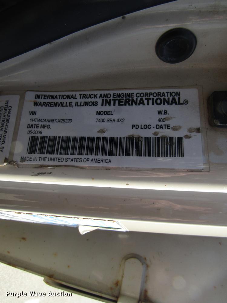 image for item EU9585 2007 International 7400 refuse truck