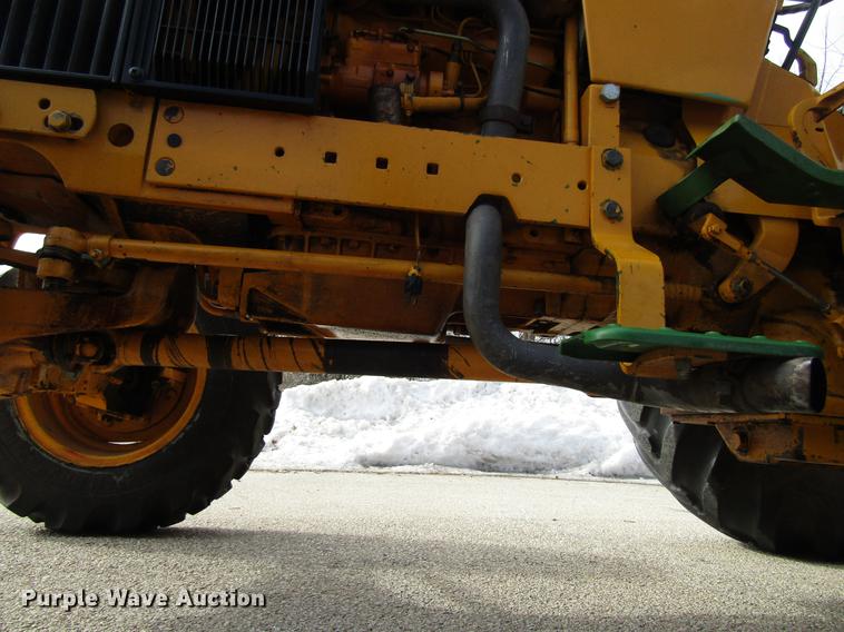 image for item EU9587 1992 John Deere 2155 tractor