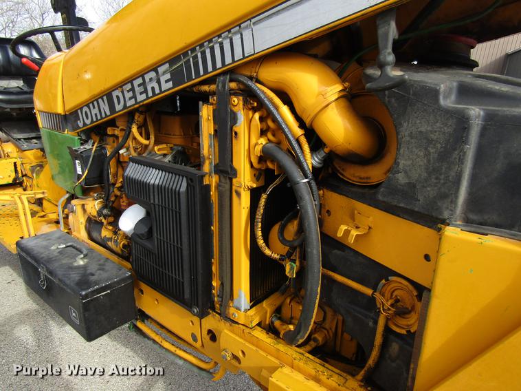 image for item EU9587 1992 John Deere 2155 tractor