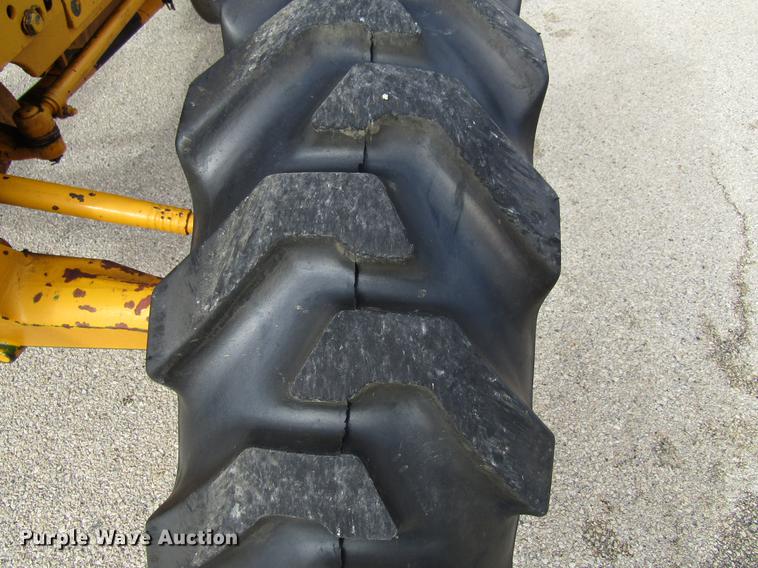 image for item EU9587 1992 John Deere 2155 tractor