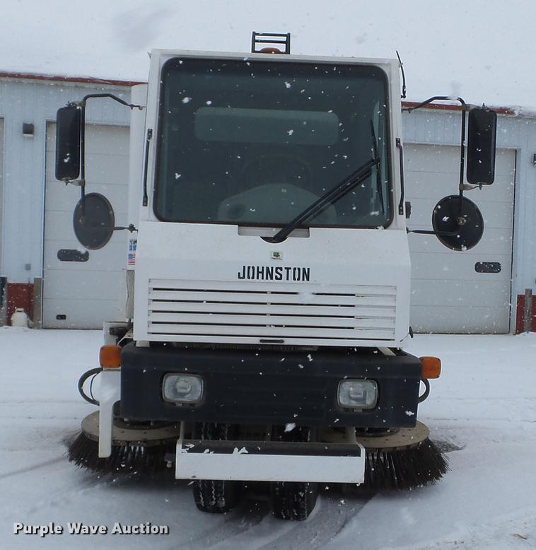 image for item EW9959 2006 Johnston 3000 street sweeper