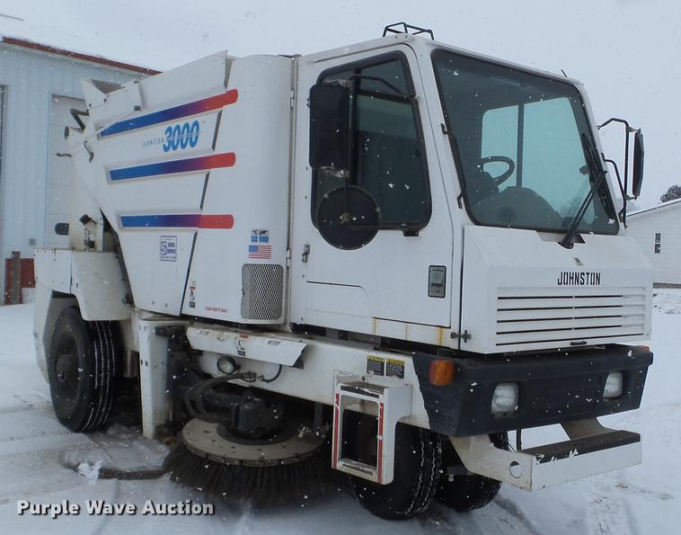 image for item EW9959 2006 Johnston 3000 street sweeper