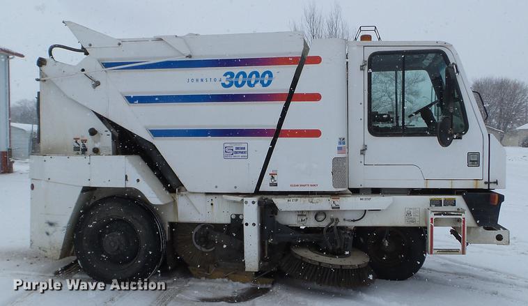 image for item EW9959 2006 Johnston 3000 street sweeper