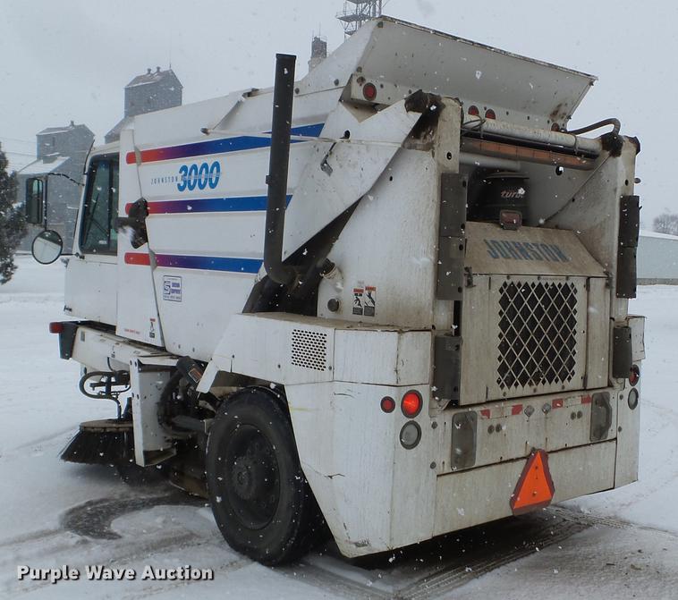 image for item EW9959 2006 Johnston 3000 street sweeper