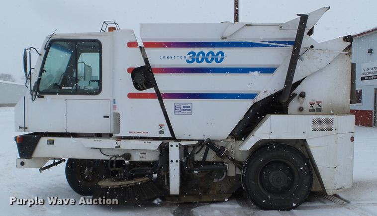 image for item EW9959 2006 Johnston 3000 street sweeper