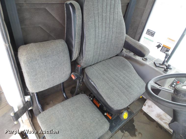 image for item EW9959 2006 Johnston 3000 street sweeper