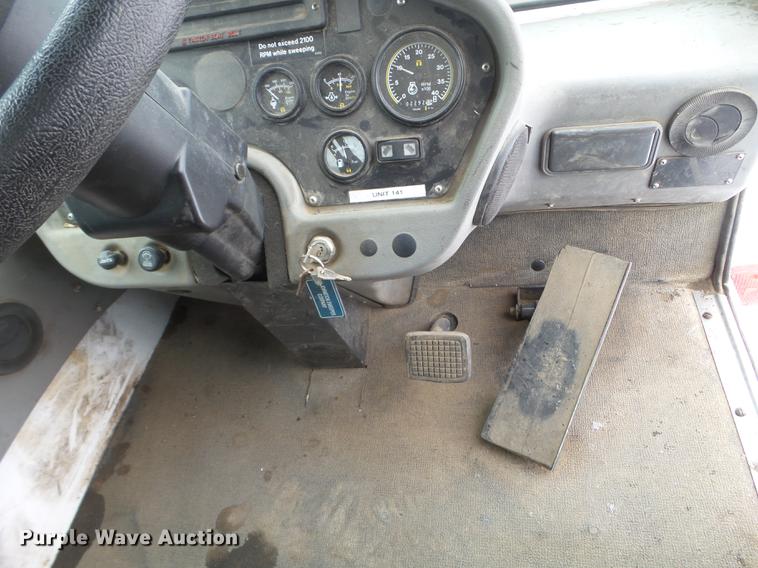 image for item EW9959 2006 Johnston 3000 street sweeper