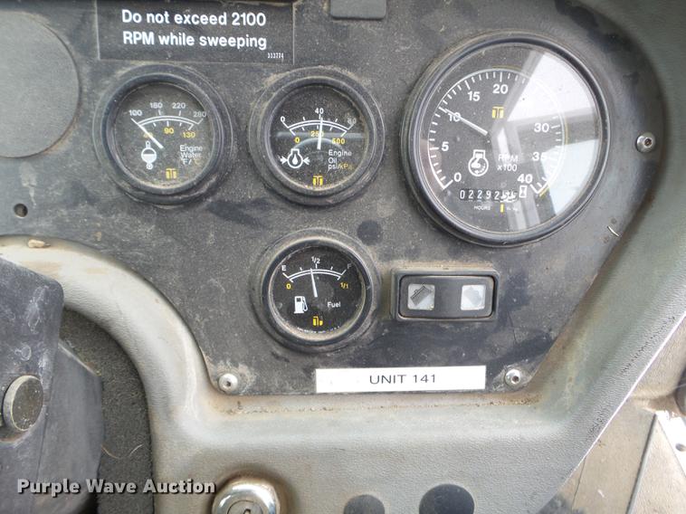 image for item EW9959 2006 Johnston 3000 street sweeper