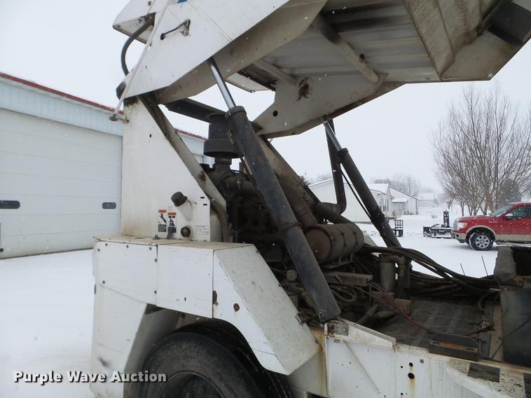 image for item EW9959 2006 Johnston 3000 street sweeper