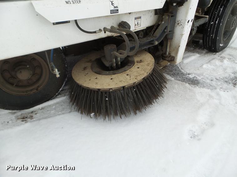 image for item EW9959 2006 Johnston 3000 street sweeper