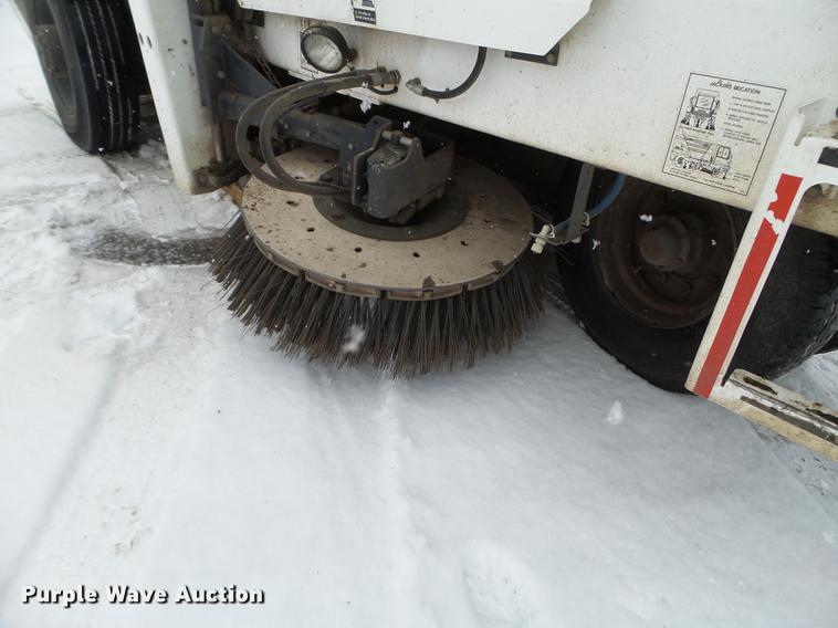 image for item EW9959 2006 Johnston 3000 street sweeper