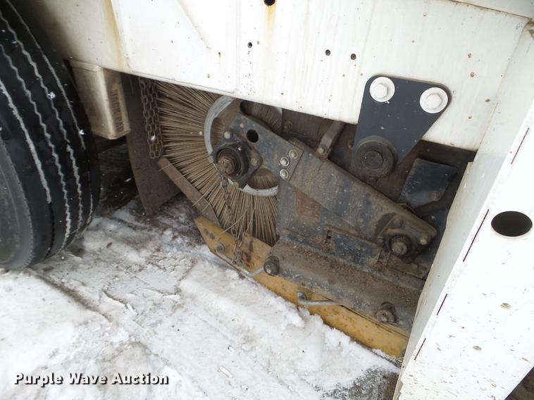 image for item EW9959 2006 Johnston 3000 street sweeper