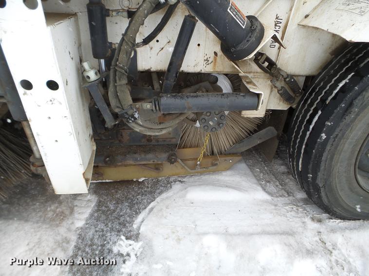 image for item EW9959 2006 Johnston 3000 street sweeper