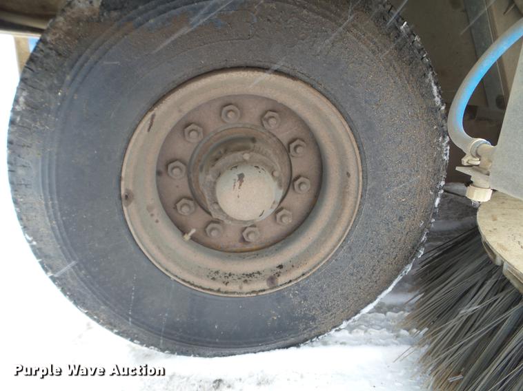 image for item EW9959 2006 Johnston 3000 street sweeper