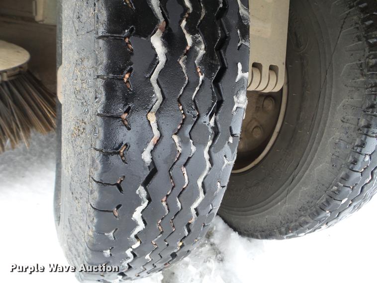 image for item EW9959 2006 Johnston 3000 street sweeper