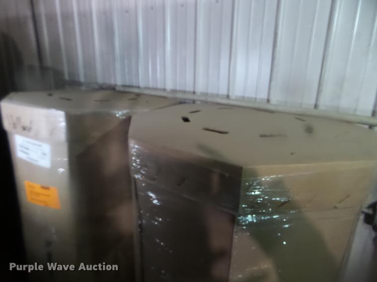 image for item EW9959 2006 Johnston 3000 street sweeper