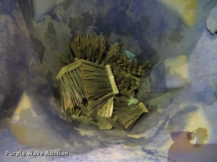 image for item EW9959 2006 Johnston 3000 street sweeper