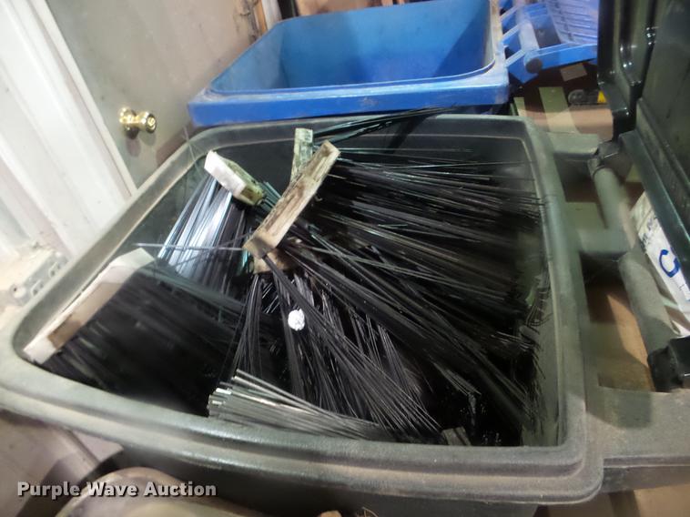 image for item EW9959 2006 Johnston 3000 street sweeper