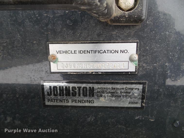 image for item EW9959 2006 Johnston 3000 street sweeper