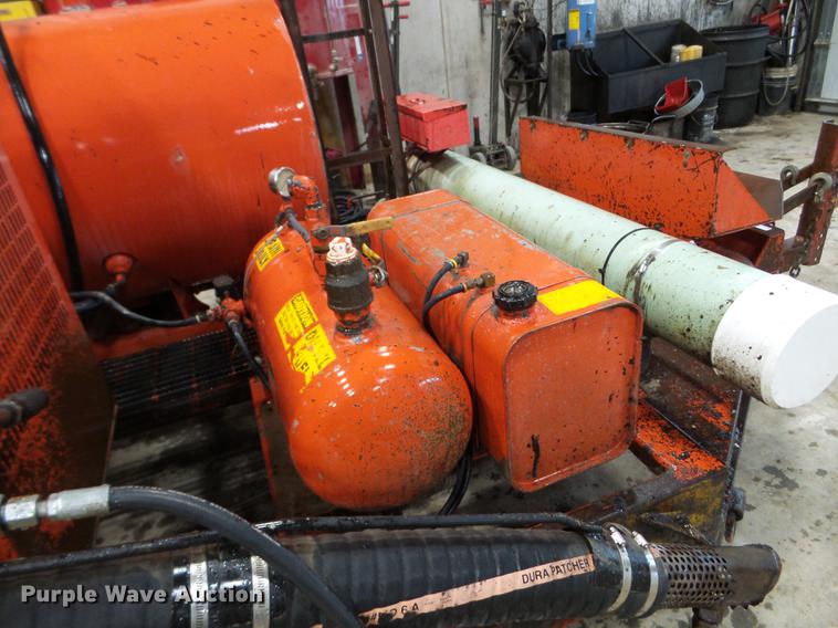 image for item EW9984 2005 Duraco 125D asphalt patch machine