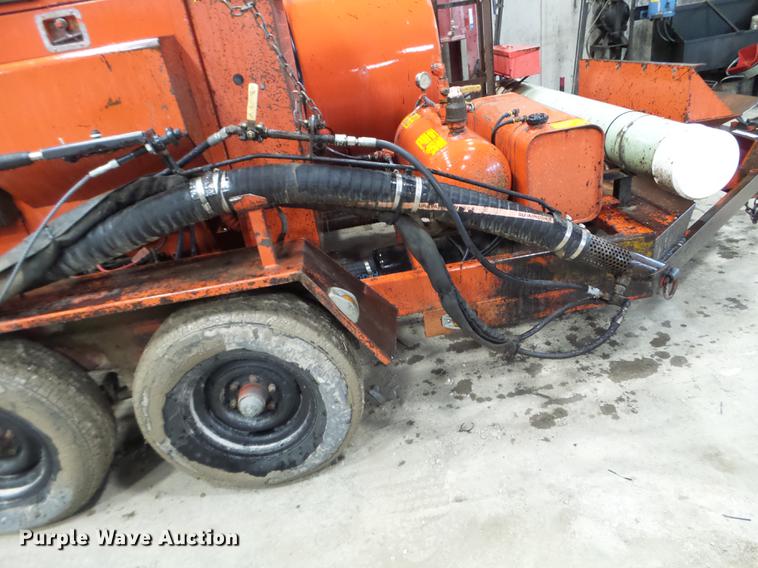 image for item EW9984 2005 Duraco 125D asphalt patch machine