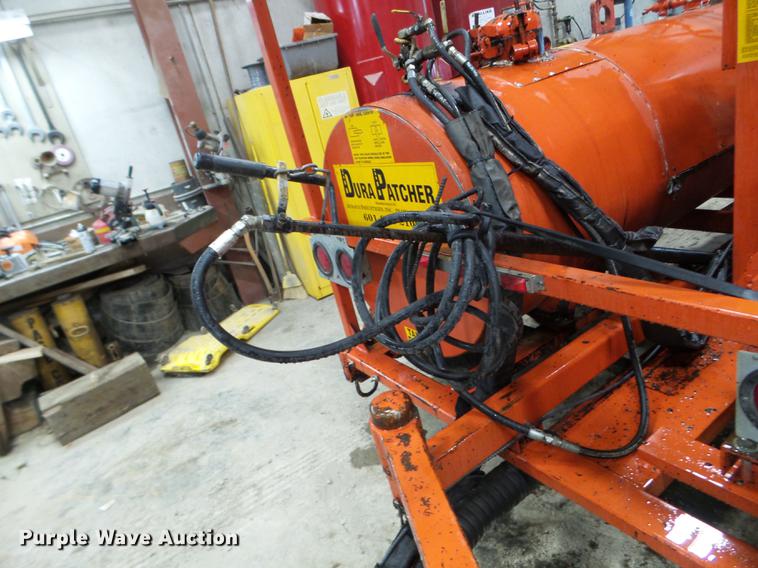 image for item EW9984 2005 Duraco 125D asphalt patch machine