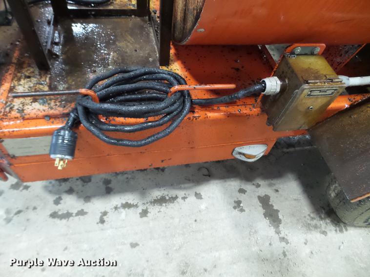 image for item EW9984 2005 Duraco 125D asphalt patch machine