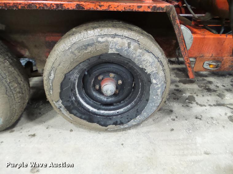 image for item EW9984 2005 Duraco 125D asphalt patch machine