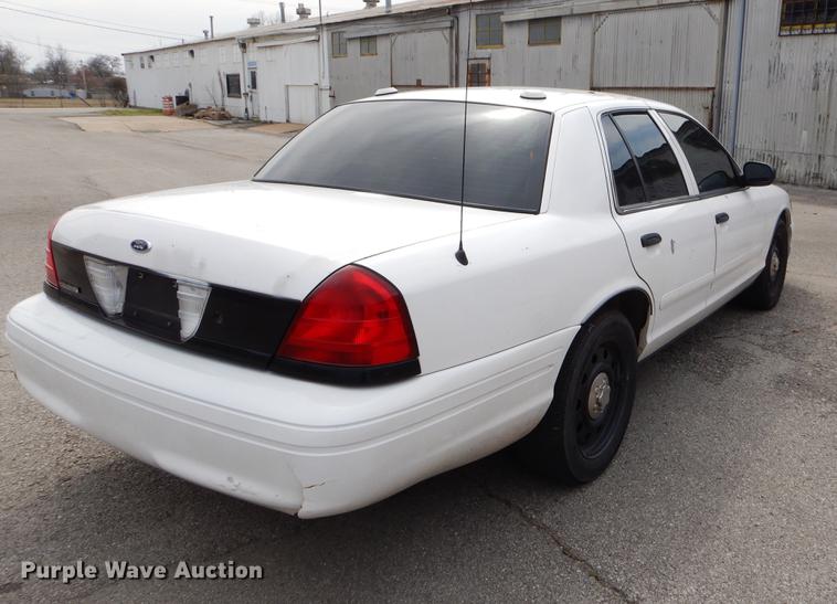 image for item EZ9869 2005 Ford Crown Victoria Police Interceptor